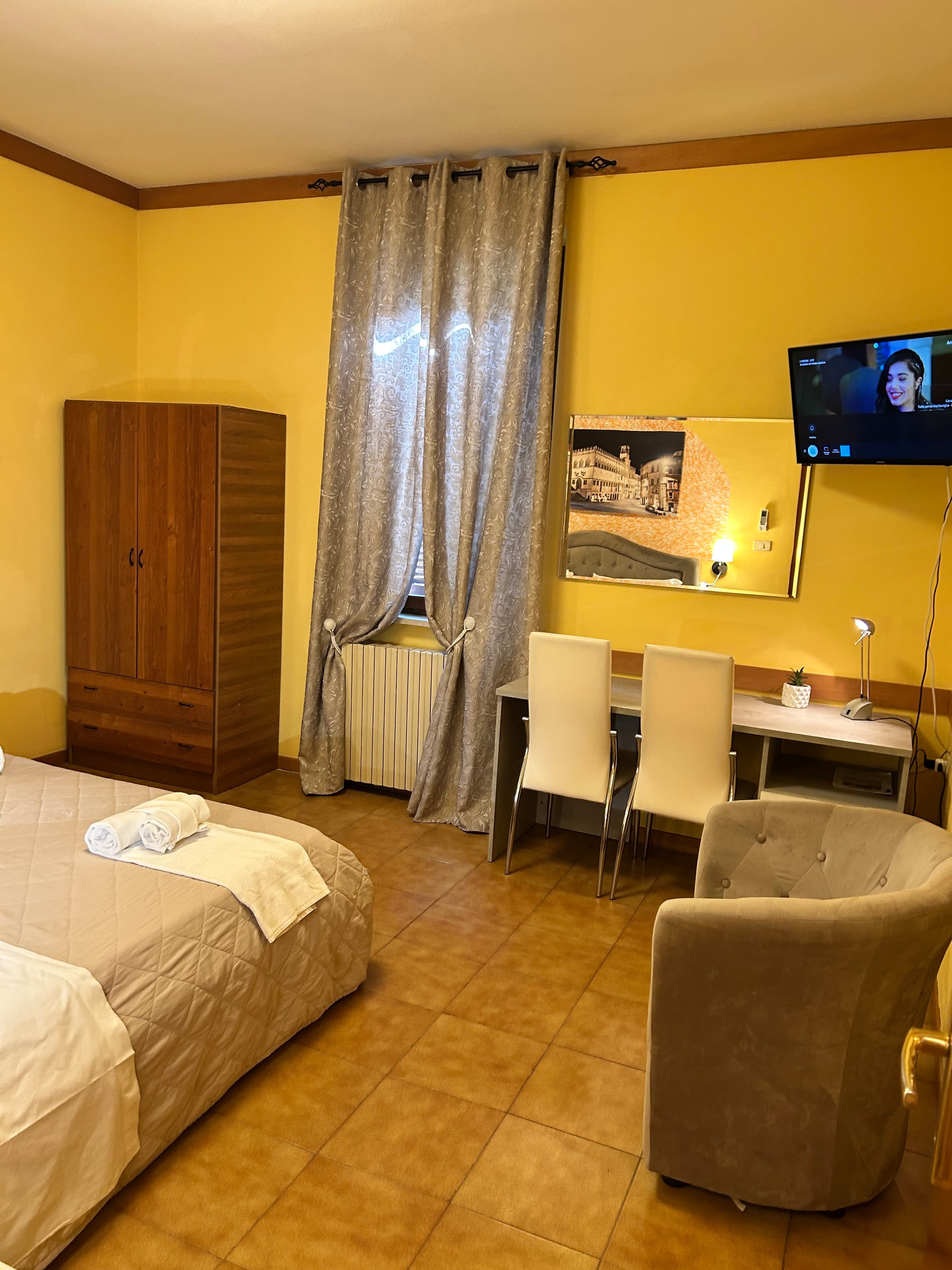 Camera da letto con scrivania di Bilancia