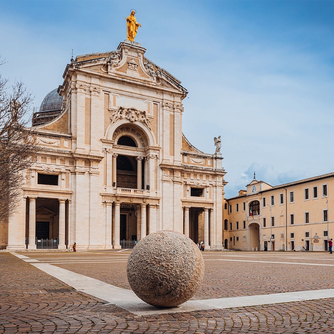 Facciata della Basilica di Santa Maria degli Angeli, ad Assisi