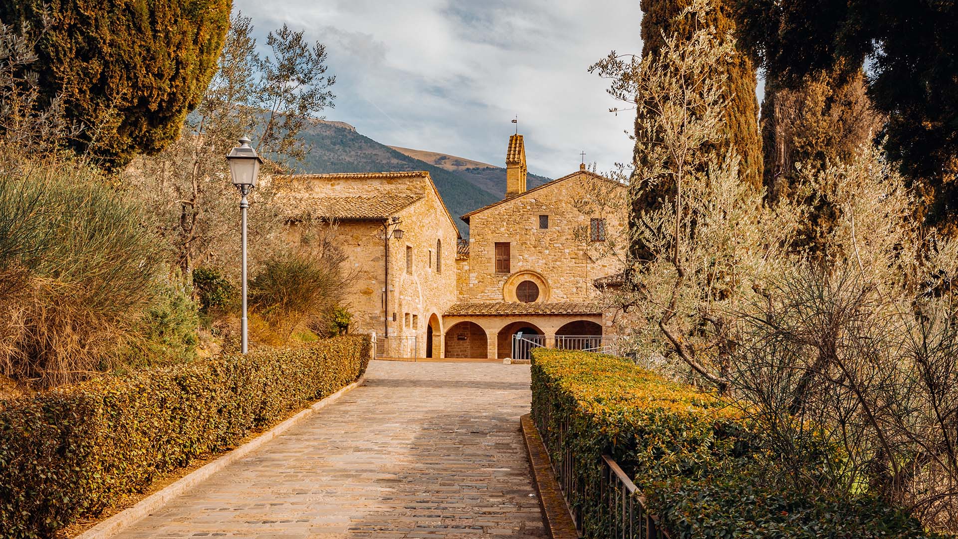 Santuario di San Damiano tra gli ulivi, nei dintorni di Assisi