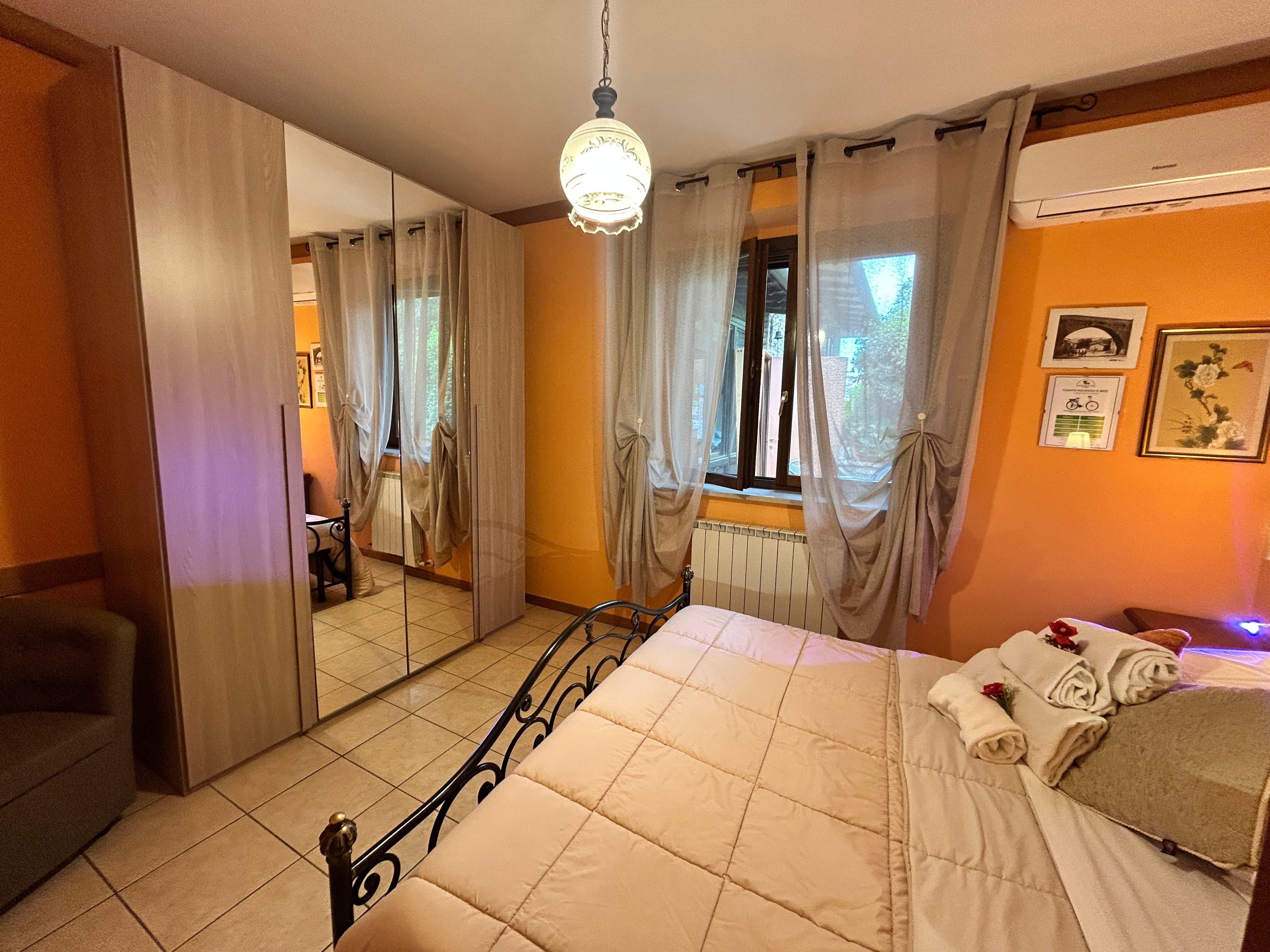 Camera da letto dell'appartamento Gemelli, Agriturismo La Mora