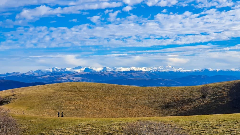 Sentiero tra i pascoli del Monte Subasio